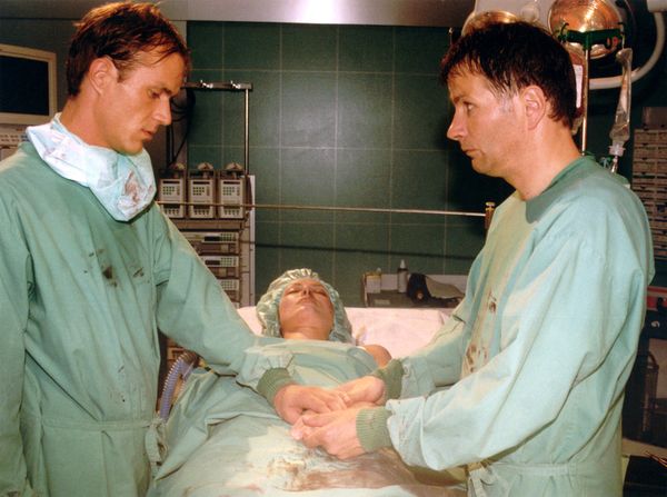 Produktbild: In aller Freundschaft - Die jungen &Auml;rzte - Staffel 2.1/Folgen 43-63 [7 DVDs]