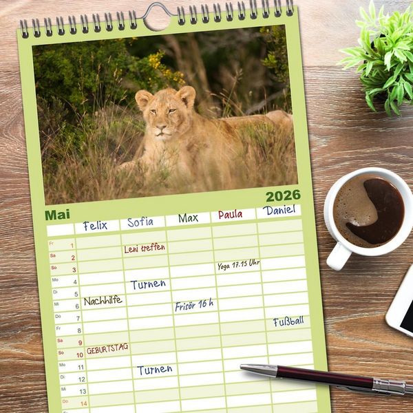Produktbild: Familienplaner 2026 - Tierische Gl&uuml;cksmomente mit 5 Spalten (Wandkalender, 21 x 45 cm) CALVENDO