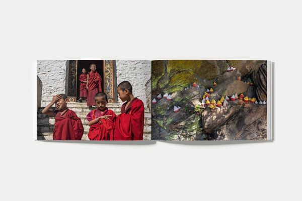 Produktbild: THE MONK AND THE TIGER. Postcards from Bhutan