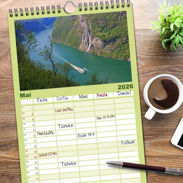 Produktbild: Familienplaner 2026 - Hurtigruten - Entlang der norwegischen K&uuml;ste mit 5 Spalten (Wandkalender, 21 x 45 cm) CALVENDO