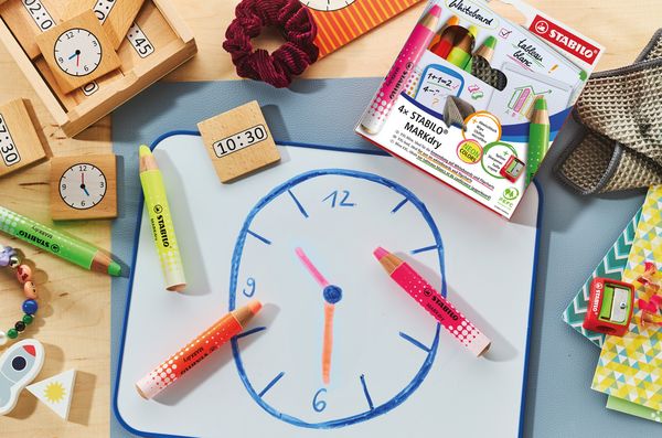Produktbild: STABILO Marker Whiteboard- und Flipchartmarker MARKdry, 4er Set mit Spitzer und Abwischtuch, Neonfarben