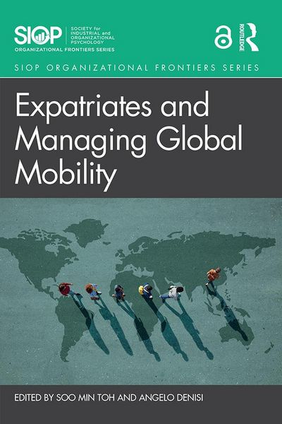 Produktbild: Expatriates and Managing Global Mobility