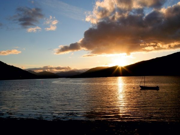 Produktbild: CALVENDO Puzzle Sonnenuntergang Loch Leven 1000 Teile Puzzle quer | 1000 Teile Lege-Gr&ouml;&szlig;e 64 &times; 48 cm Foto-Puzzle f&uuml;r gl&uuml;ckliche Stunden