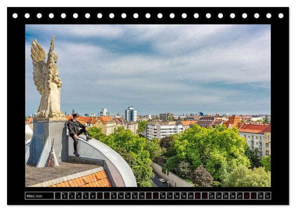 Produktbild: Schornsteinfeger &uuml;ber Berlin 2026 (Tischkalender 2026 DIN A5 quer), CALVENDO Monatskalender