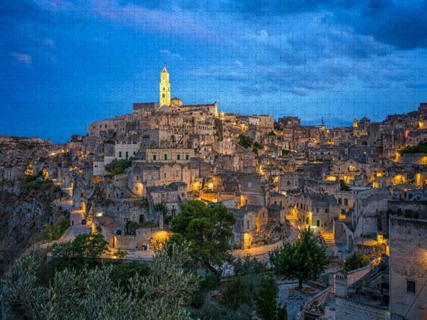 Produktbild: CALVENDO Puzzle Das aus dem Film mit dem ber&uuml;hmten Spion bekannte Matera bei Nacht | 1000 Teile Lege-Gr&ouml;&szlig;e 64x48cm Foto-Puzzle f&uuml;r gl&uuml;ckliche Stunden