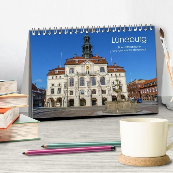 Produktbild: L&uuml;neburg - Eine mittelalterliche und romantische Hansestadt (Tischkalender 2026 DIN A5 quer), CALVENDO Monatskalender