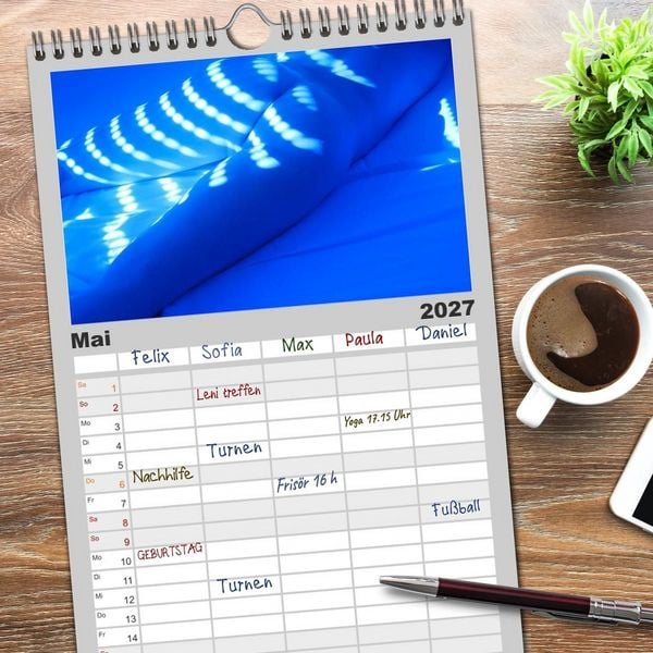 Produktbild: Familienplaner 2027 - M&Auml;NNER - AKTE ZWISCHEN KRAFT UND SINNLICHKEIT mit 5 Spalten (Wandkalender, 21 x 45 cm) CALVENDO