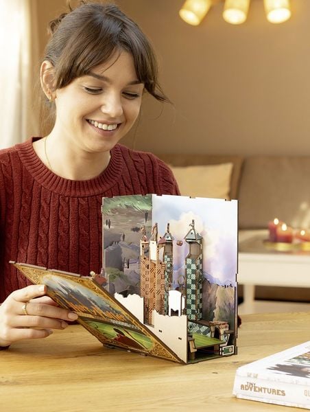 Produktbild: Book Nook DIY B&uuml;cherecke Harry Potter Quidditch Field von Revell Tiny Adventures
