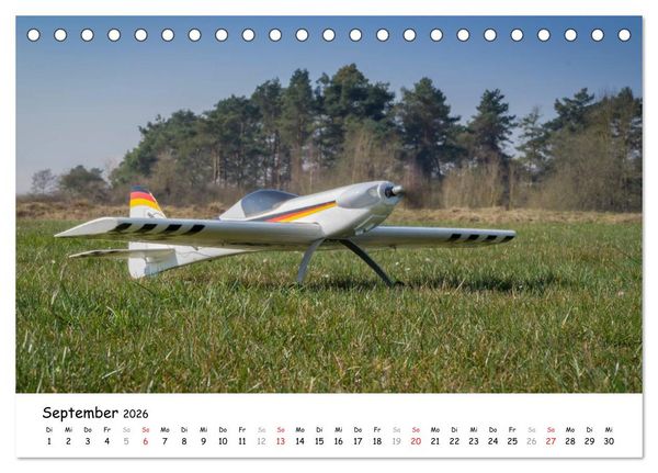 Produktbild: Tollk&uuml;hne Helden der Fliegerei - Modellflugzeuge in Aktion (Tischkalender 2026 DIN A5 quer), CALVENDO Monatskalender