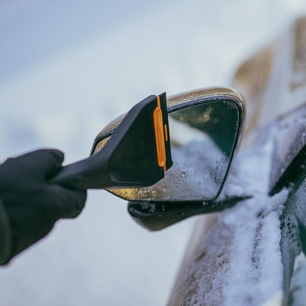 Produktbild: FISKARS Solid Auto-Eiskratzer, mit harter und weicher Kante, 26 cm