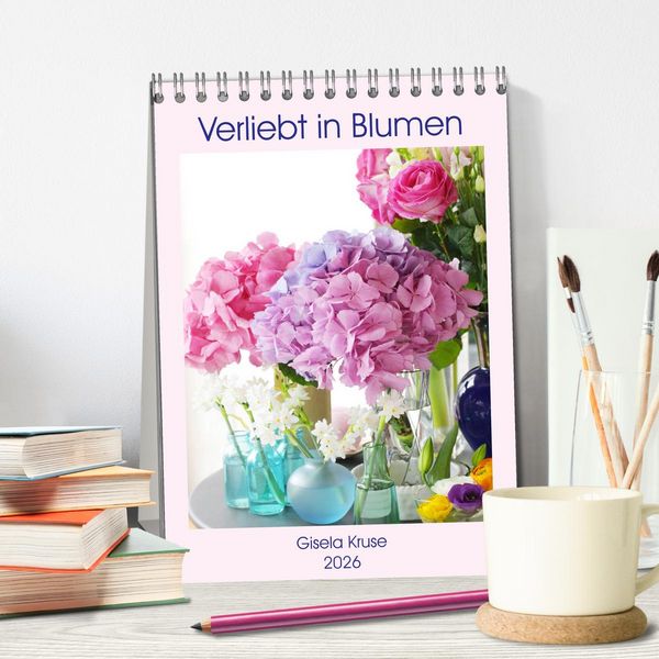 Produktbild: Verliebt in Blumen (Tischkalender 2026 DIN A5 hoch), CALVENDO Monatskalender