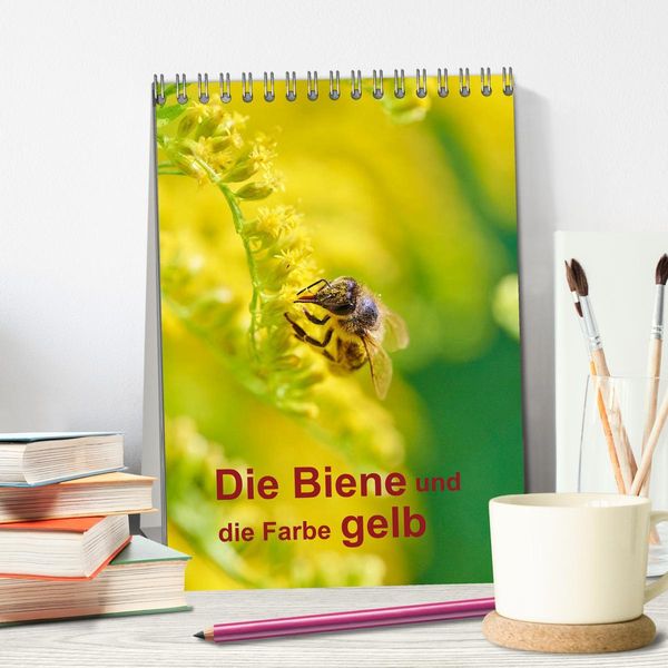 Produktbild: Die Biene und die Farbe gelb (Tischkalender 2026 DIN A5 hoch), CALVENDO Monatskalender