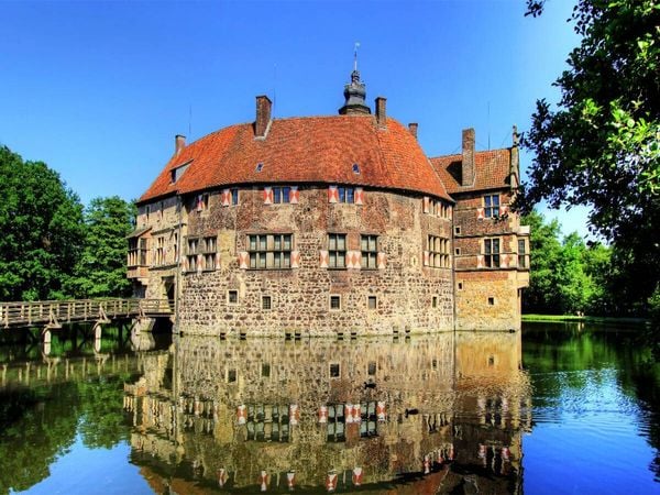 Produktbild: CALVENDO Puzzle Burg Vischering in L&uuml;dinghausen urspr&uuml;nglich 1271 erbaut. Wiederaufbau Mitte des 16.Jahrhunderts | 1000 Teile Lege-Gr&ouml;&szlig;e 64x48cm Foto-Puzzle f&uuml;r gl&uuml;ckliche Stunden
