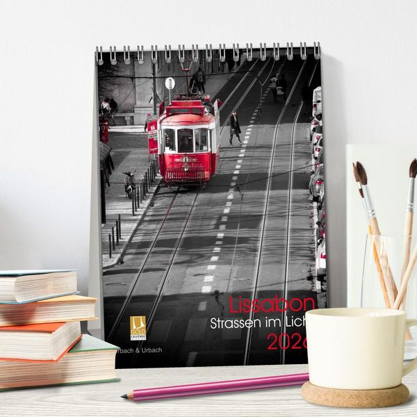Produktbild: Lissabon Stra&szlig;en im Licht (Tischkalender 2026 DIN A5 hoch), CALVENDO Monatskalender
