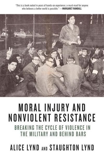 Produktbild: Moral Injury and Nonviolent Resistance