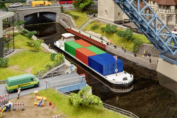 Produktbild: Faller 131013 H0 Schiff Modell Flussfrachter mit Containern