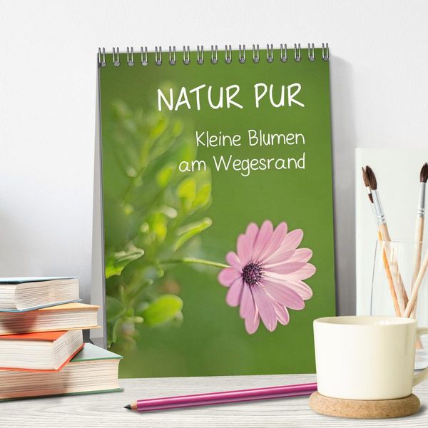 Produktbild: NATUR PUR Kleine Blumen am Wegesrand (Tischkalender 2026 DIN A5 hoch), CALVENDO Monatskalender