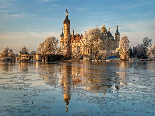 Produktbild: CALVENDO Puzzle Schwerin - UNESCO Weltkulturerbe | 1000 Teile Lege-Gr&ouml;&szlig;e 64x48cm Foto-Puzzle f&uuml;r gl&uuml;ckliche Stunden