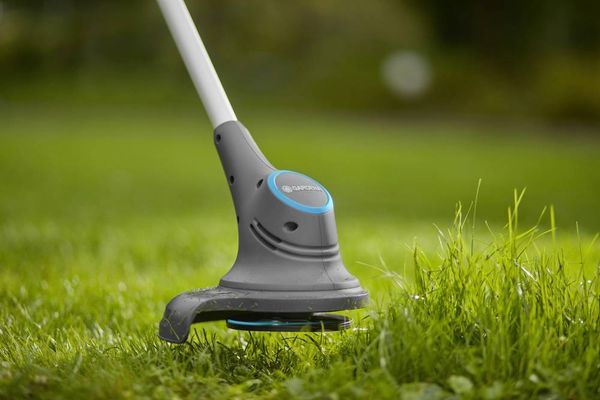 Produktbild: GARDENA SmallCut 23/18V P4A solo Akku Rasentrimmer ohne Akku, ohne Ladeger&auml;t 18 V Schnittbreite (max.): 23 cm