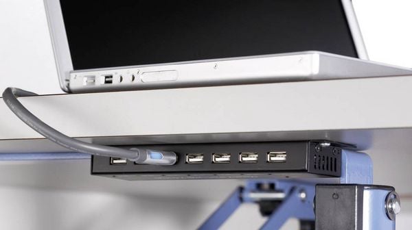 Produktbild: Renkforce RF-4791678 USB-Hub 7 Port USB-A USB 2.0 480 MBit/s Metallgeh&auml;use, zur Wandmontage Schwarz RF-4791678