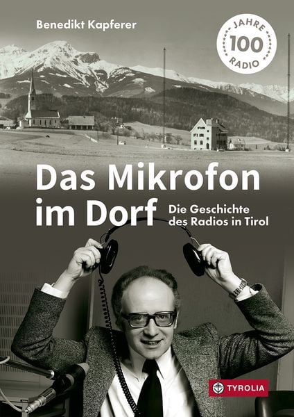Das Mikrofon im Dorf, Gebundene Ausgabe von Benedikt Kapferer, Tyrolia, 9783702242237