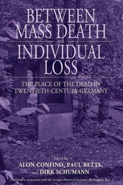 Produktbild: Between Mass Death and Individual Loss