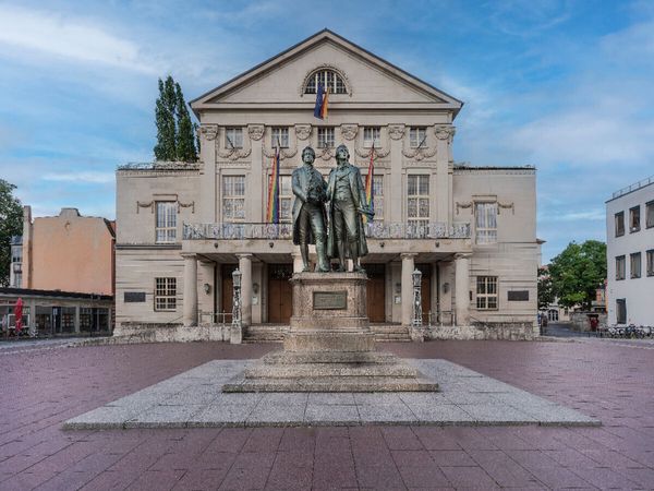 Produktbild: CALVENDO Puzzle Goethe und Schiller Denkmal vor den Nationaltheater Weimar. | 1000 Teile Lege-Gr&ouml;&szlig;e 64x48cm Foto-Puzzle f&uuml;r gl&uuml;ckliche Stunden