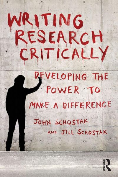 Produktbild: Writing Research Critically