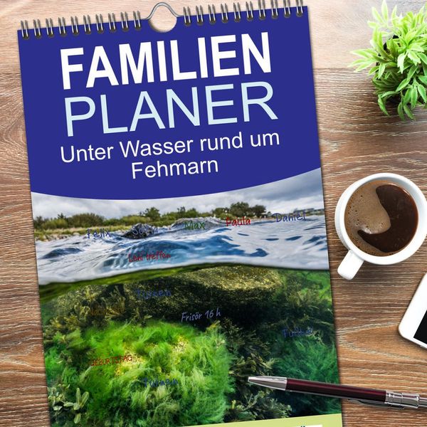 Produktbild: Familienplaner 2026 - Unter Wasser rund um Fehmarn mit 5 Spalten (Wandkalender, 21 x 45 cm) CALVENDO