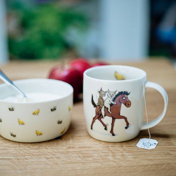 Produktbild: Porzellanbecher &ldquo;Reitstunde mit Charlie