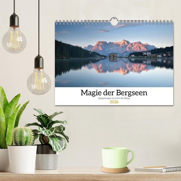 Produktbild: Magie der Bergseen &ndash; Spiegelungen im Licht der Berge (Wandkalender 2026 DIN A4 quer), CALVENDO Monatskalender