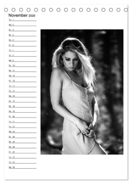 Produktbild: Mode in schwarz und wei&szlig; (Tischkalender 2026 DIN A5 hoch), CALVENDO Monatskalender