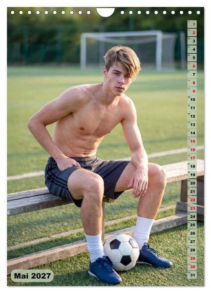 Produktbild: Nachspielzeit - Athletische Fu&szlig;baller - sinnlich und intensiv (Wandkalender 2027 DIN A4 hoch), CALVENDO Monatskalender