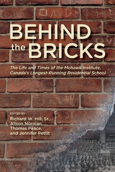 Produktbild: Behind the Bricks
