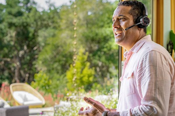 Produktbild: HP Poly Voyager 4320 USB-C Headset +BT700 Dongle On Ear Headset Bluetooth&reg; Stereo Schwarz Noise Cancelling Computer