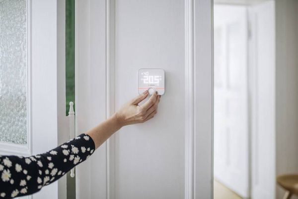 Produktbild: Bosch Smart Home BTH-RM Funk-Temperatursensor, -Luftfeuchtesensor, Raumthermostat