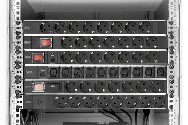Produktbild: Digitus DN-95407 19 Zoll Netzwerkschrank-Steckdosenleiste 1 HE Schutzkontaktsteckdose Schwarz