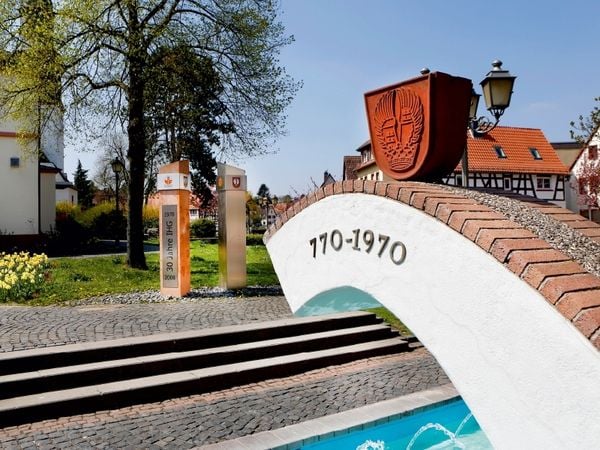 Produktbild: CALVENDO Puzzle 1200 Jahre Eschborn | 1000 Teile Lege-Gr&ouml;&szlig;e 64x48cm Foto-Puzzle f&uuml;r gl&uuml;ckliche Stunden