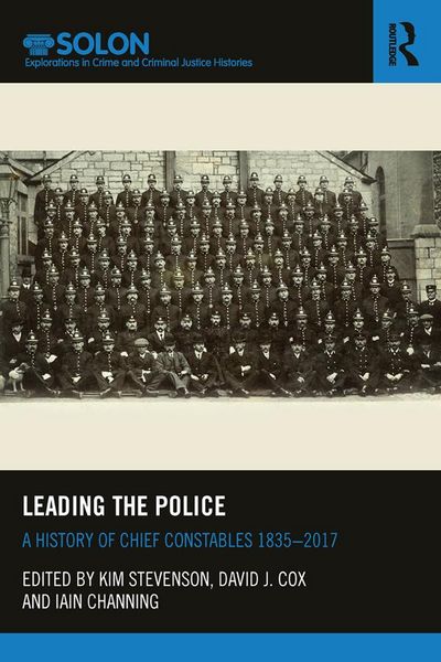 Produktbild: Leading the Police