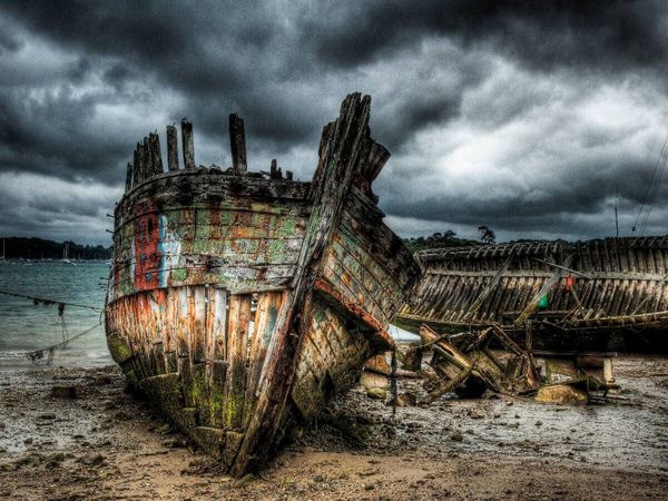 Produktbild: CALVENDO Puzzle Wrack eines Fischereischiffes in der Bretagne | 1000 Teile Lege-Gr&ouml;&szlig;e 64x48cm Foto-Puzzle f&uuml;r gl&uuml;ckliche Stunden