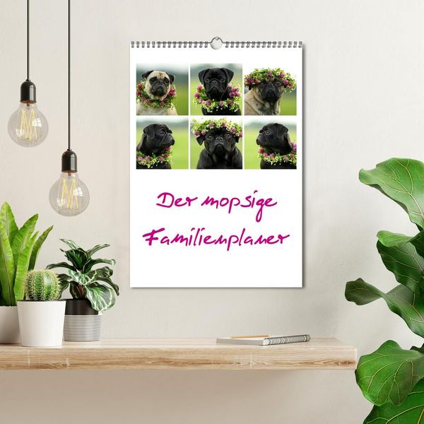 Produktbild: Der mopsige Familienplaner (Wandkalender 2027 DIN A3 hoch), CALVENDO Monatskalender