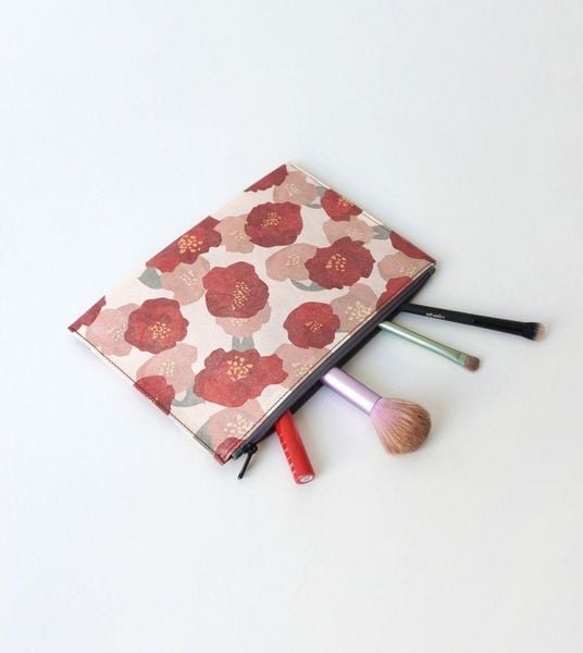 Produktbild: Hanji-Papiertasche &ndash; Federm&auml;ppchen/Kosmetiktasche Rot-Kamelie