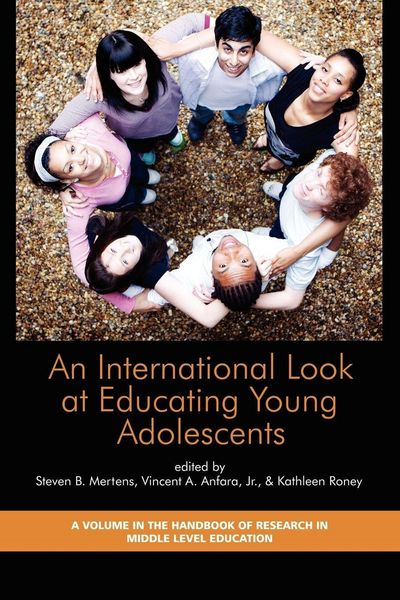 Produktbild: An International Look at Educating Young Adolescents (PB)