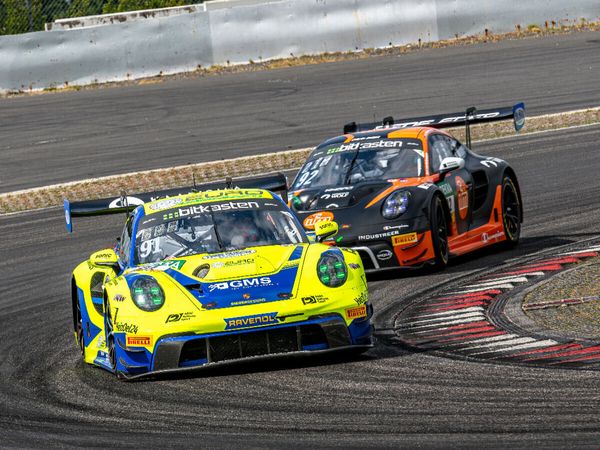 Produktbild: CALVENDO Puzzle Team Joos by RACEmotion, Huber Racing / Porsche 911 GT3 R | 1000 Teile Lege-Gr&ouml;&szlig;e 64x48cm Foto-Puzzle f&uuml;r gl&uuml;ckliche Stunden