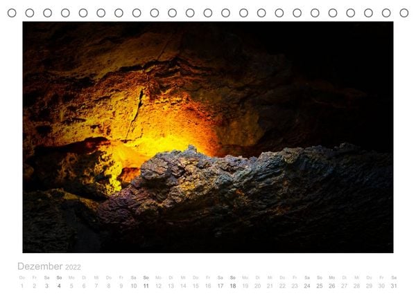 Produktbild: Asche unter den F&uuml;&szlig;en - Lanzarote (Tischkalender 2022 DIN A5 quer)