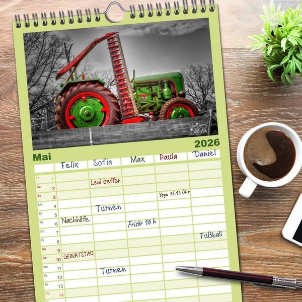 Produktbild: Familienplaner 2026 - Trecker - Oldtimer mit 5 Spalten (Wandkalender, 21 x 45 cm) CALVENDO