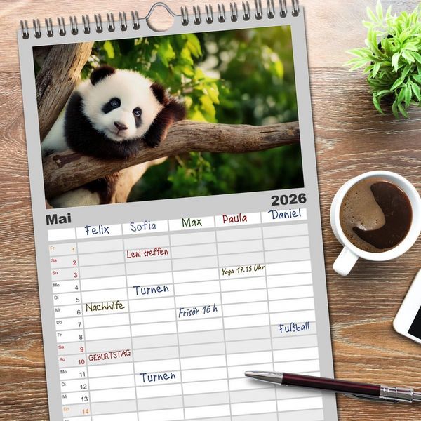Produktbild: Familienplaner 2026 - Schwarz auf Wei&szlig; - Der Panda-Kalender mit 5 Spalten (Wandkalender, 21 x 45 cm) CALVENDO