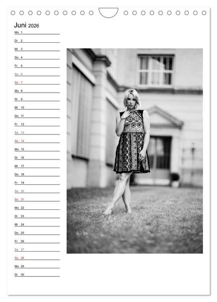 Produktbild: Mode in schwarz und wei&szlig; (Wandkalender 2026 DIN A4 hoch), CALVENDO Monatskalender