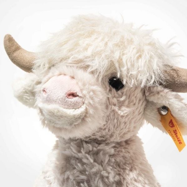 Produktbild: Steiff 068942 - Hochlandkuh Harper, sitzend, Pl&uuml;sch, 24 cm