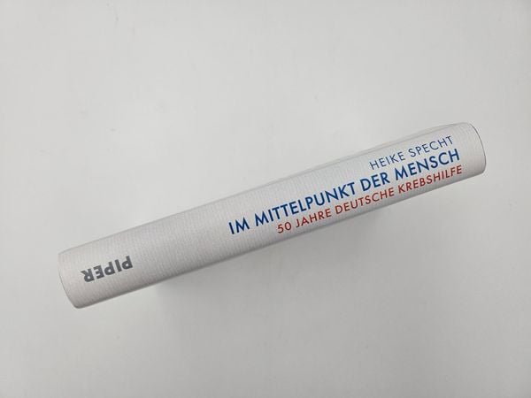 Produktbild: Im Mittelpunkt der Mensch &ndash; 50 Jahre Deutsche Krebshilfe